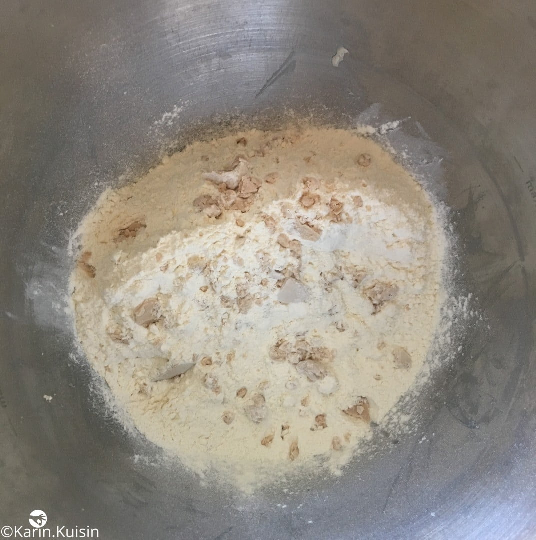 détrempe farine levure verser
