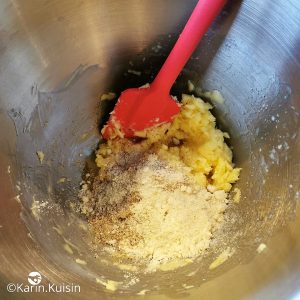 beurre sucre oeuf poudre manade noisette ajouter