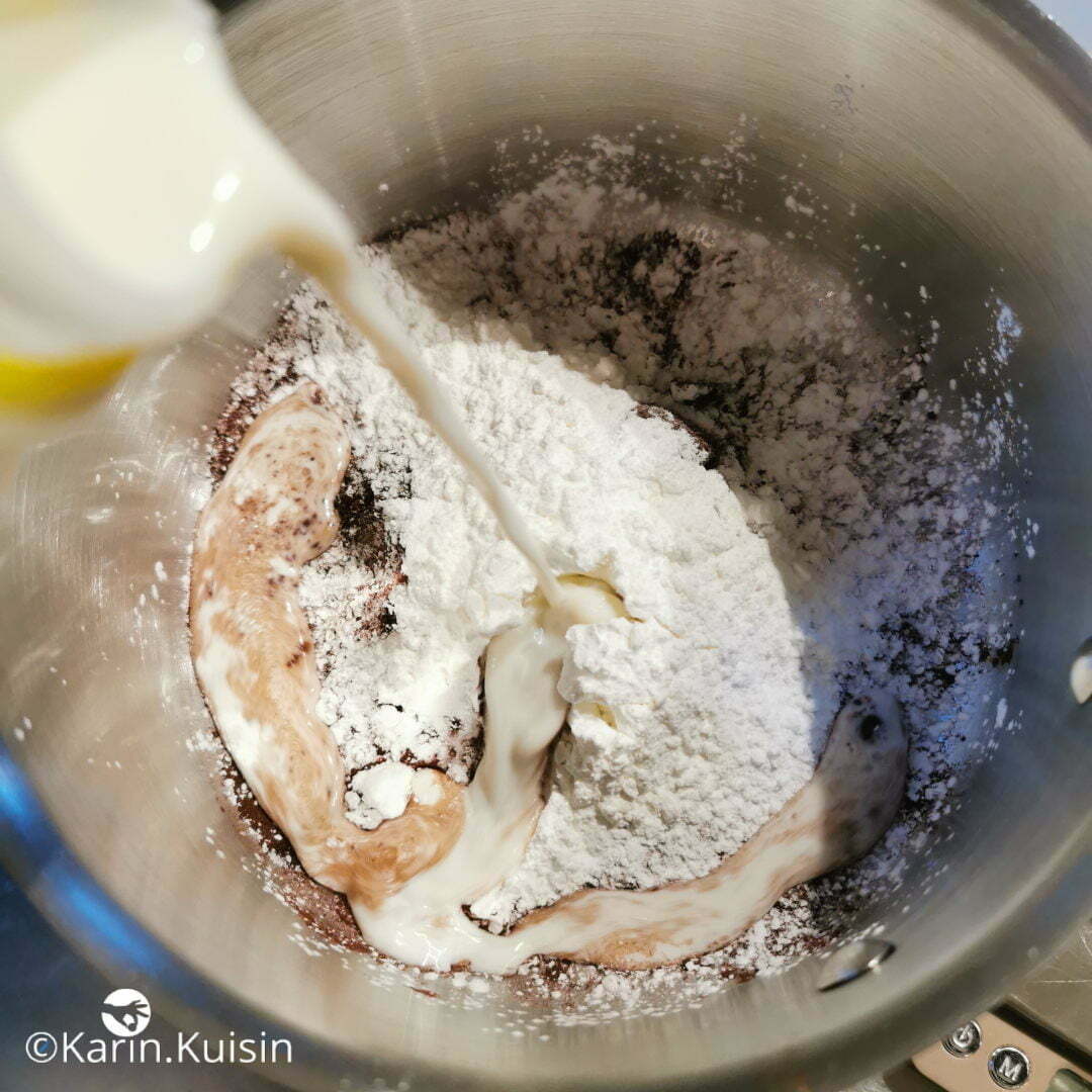 farine cacao lait verser