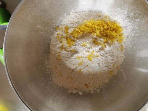 farine zeste citron ajouter