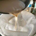lait amande verser mousseline