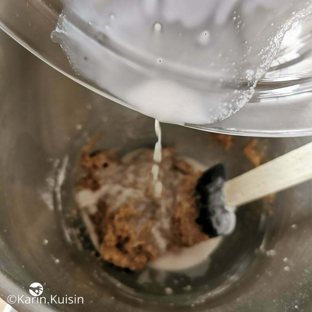 appareil cake lait amande verser