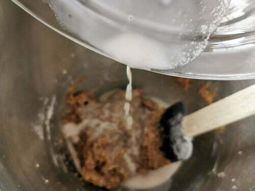 appareil cake lait amande verser
