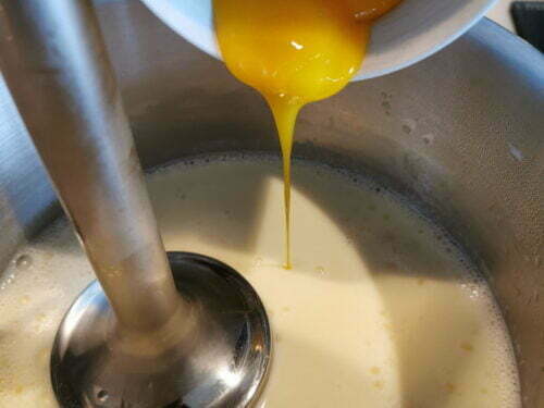 crème jaune verser mixer