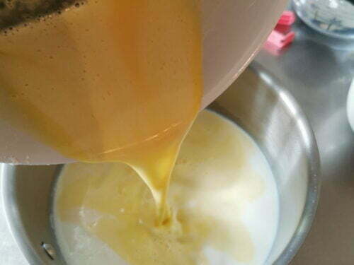 oeuf sucre fécule lait verser