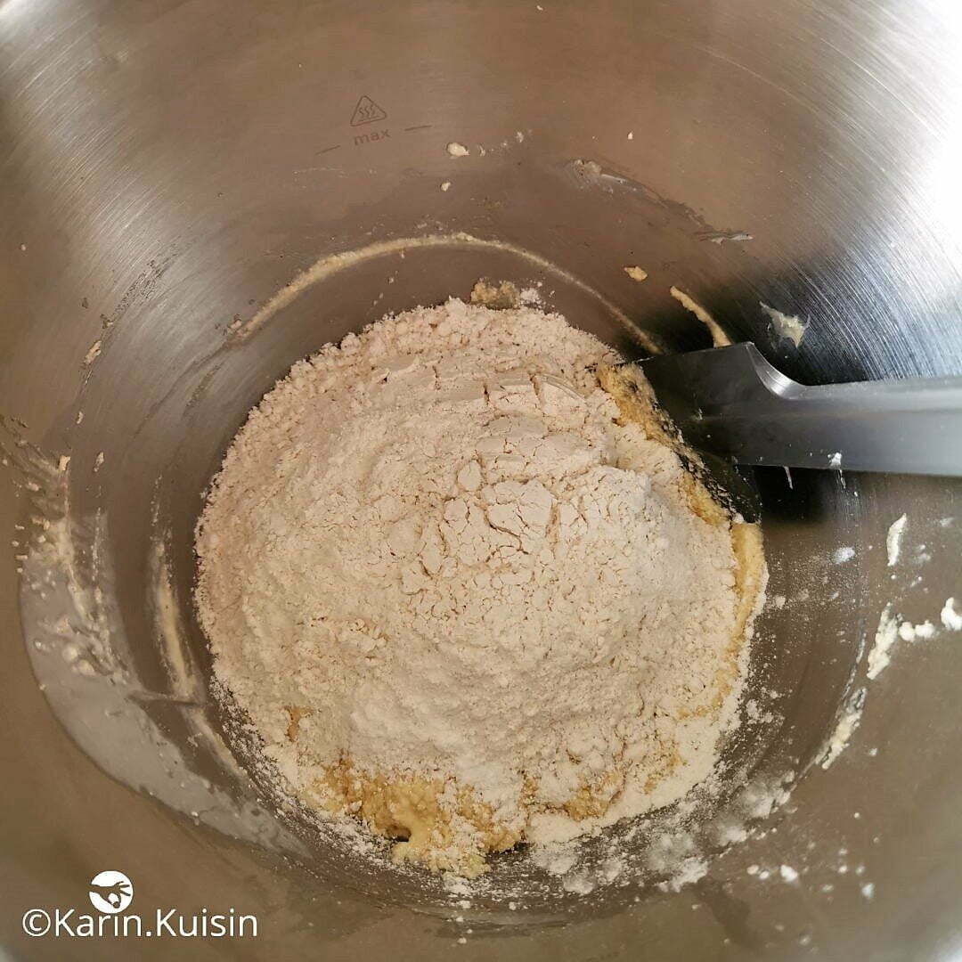 appareil cake farine ajouter