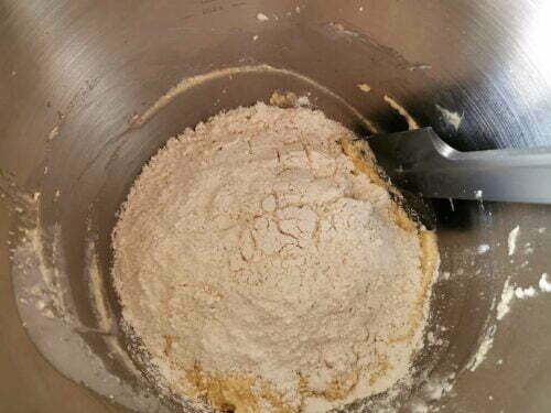 appareil cake farine ajouter