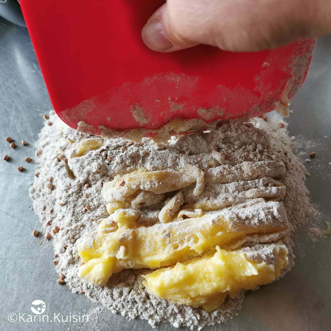 appareil incorporer farine couper spatule