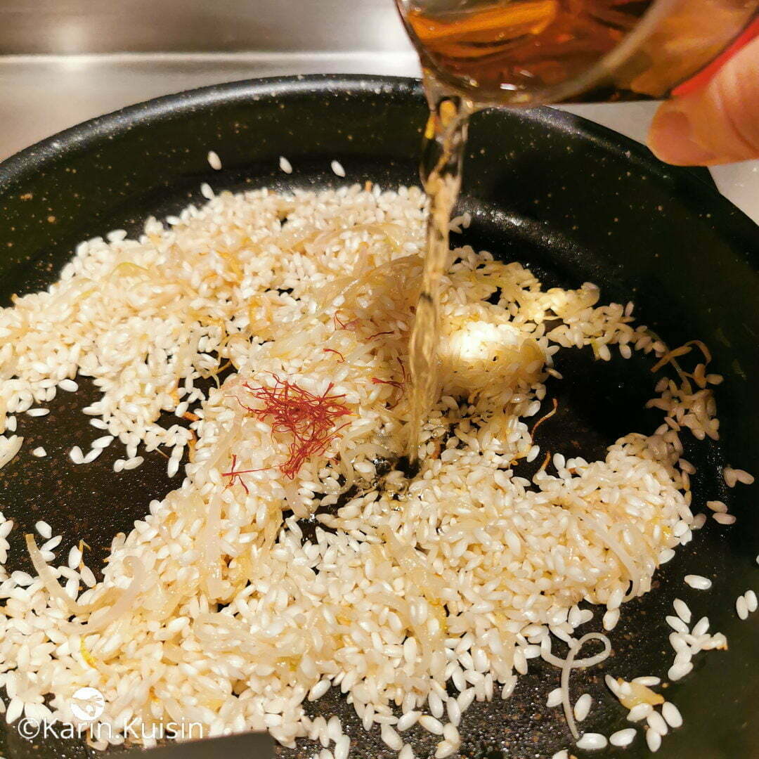 riz safran vin blanc verser