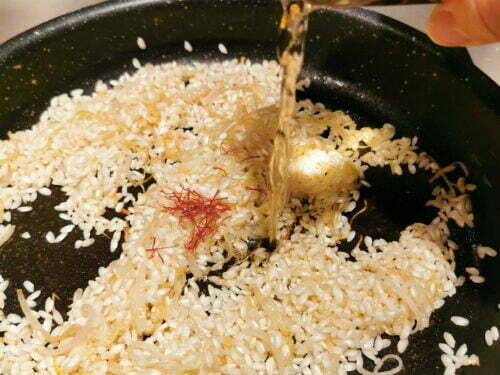 riz safran vin blanc verser