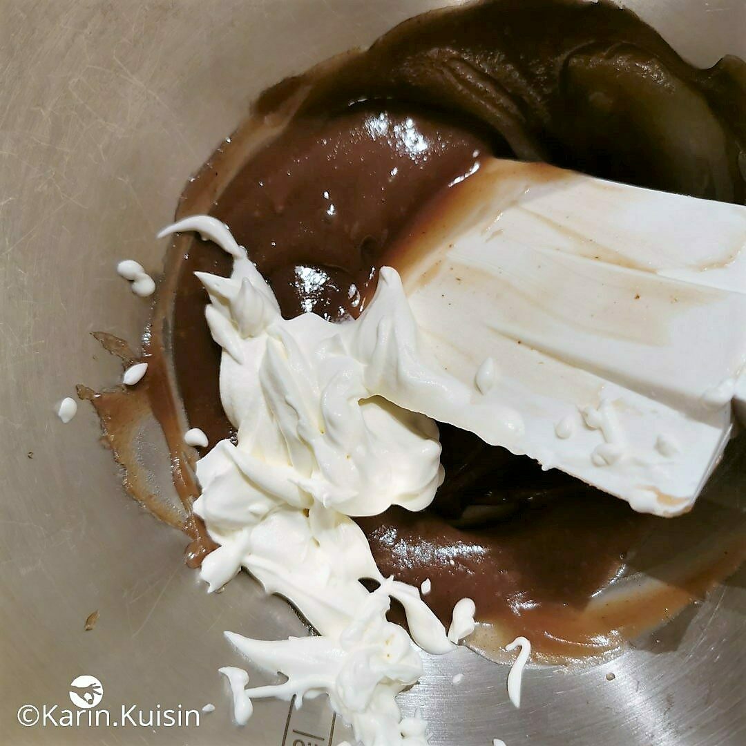 mousse marron crème mélanger