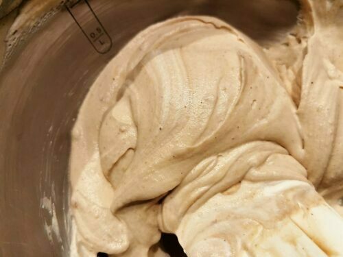mousse marron mélanger