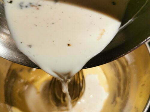jaune sucre fécule lait verser