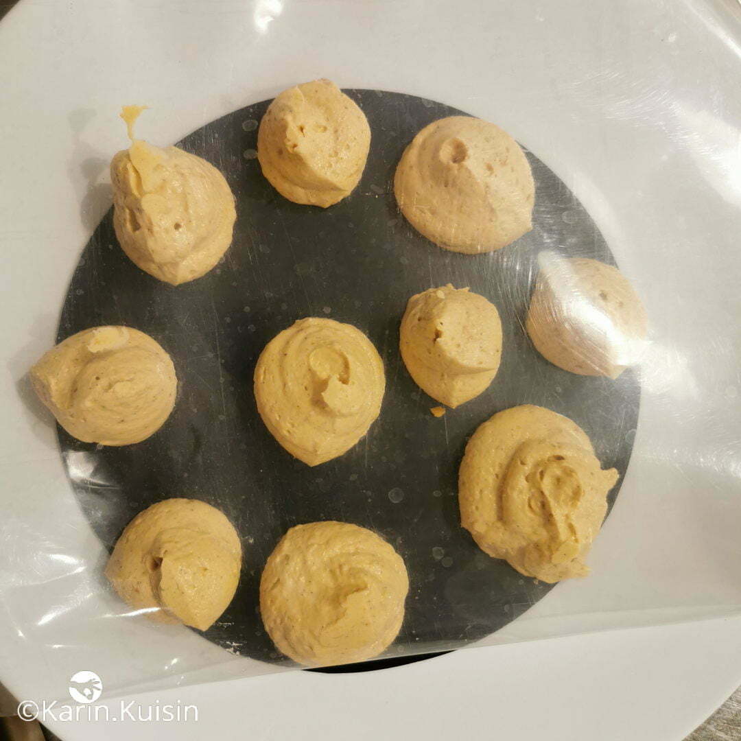 rond crème mousseline praliné recourvrir feuille montage