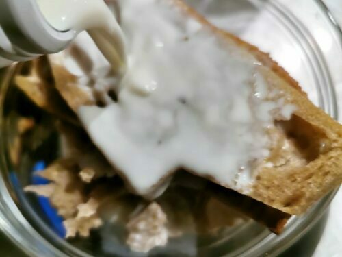 mie pain lait verser