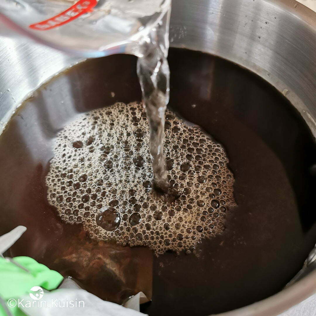kombucha thé eau verser