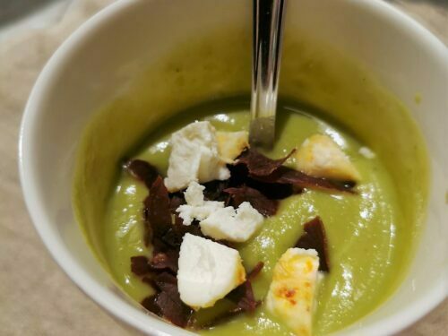 velouté petit pois fromage breasaola servir