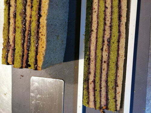 montage cake damier plaque découper