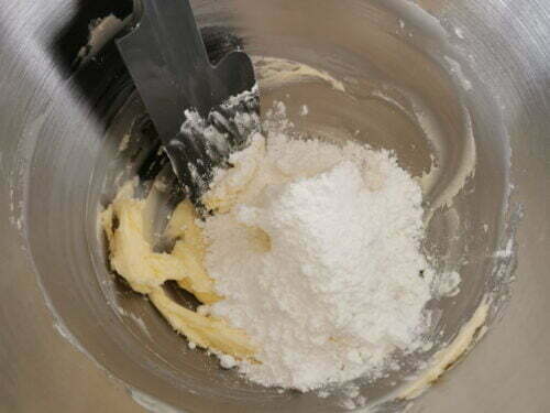 beurre pommade sucre glace ajouter