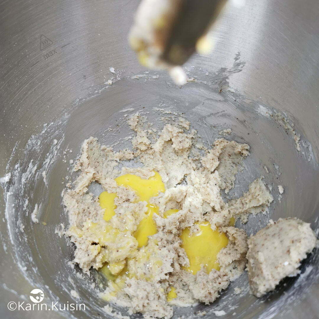 beurre sucre poudre noisette oeuf ajouter