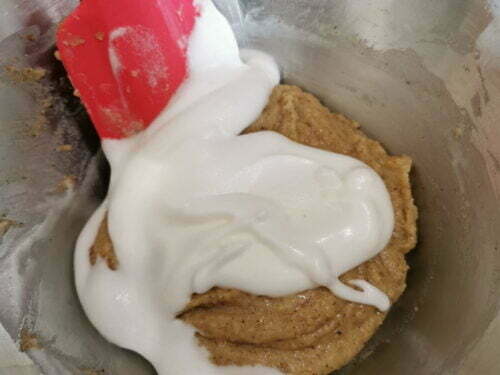appareil biscuit noisette blanc oeuf ajouter