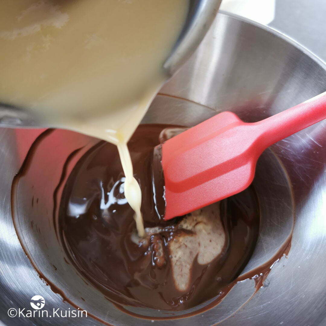 lait crème miel chocolat verser