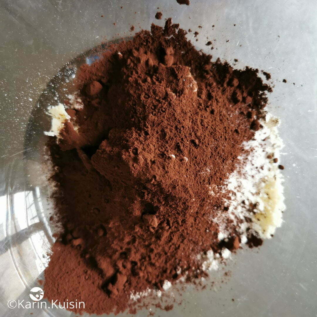 beurre poudre amande farine sucre cacao ajouter