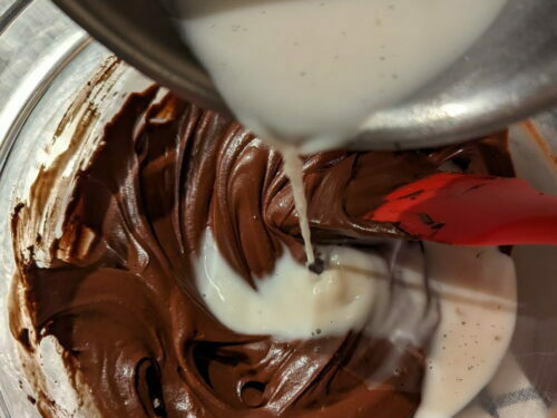 chocolat crème verser