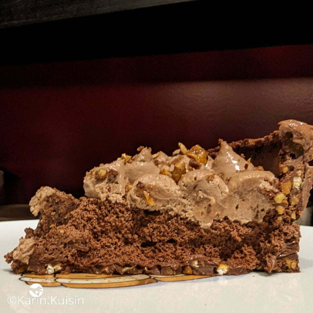 gâteau mousse chocolat croustillant final découpe