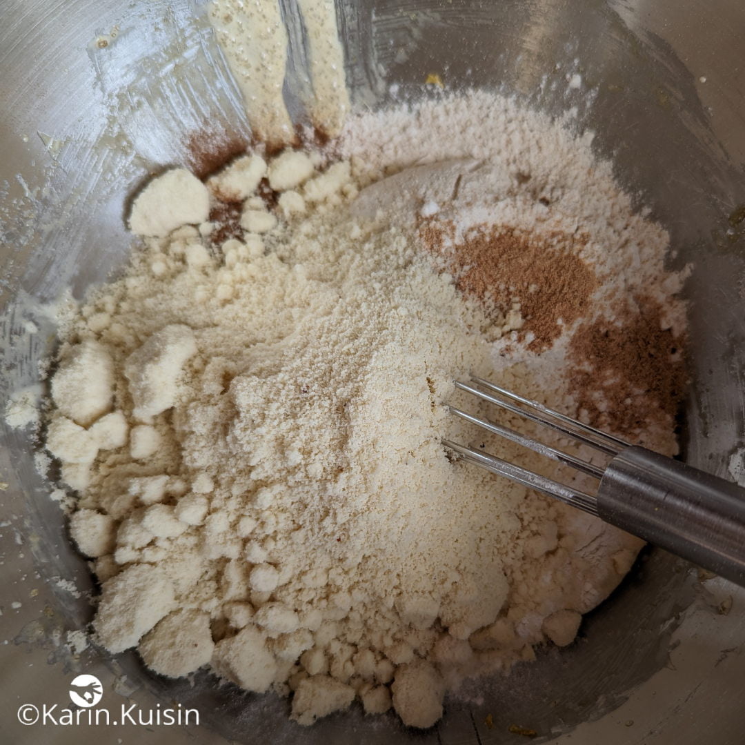 oeuf sucre zeste épice farine sel levure poudre amande