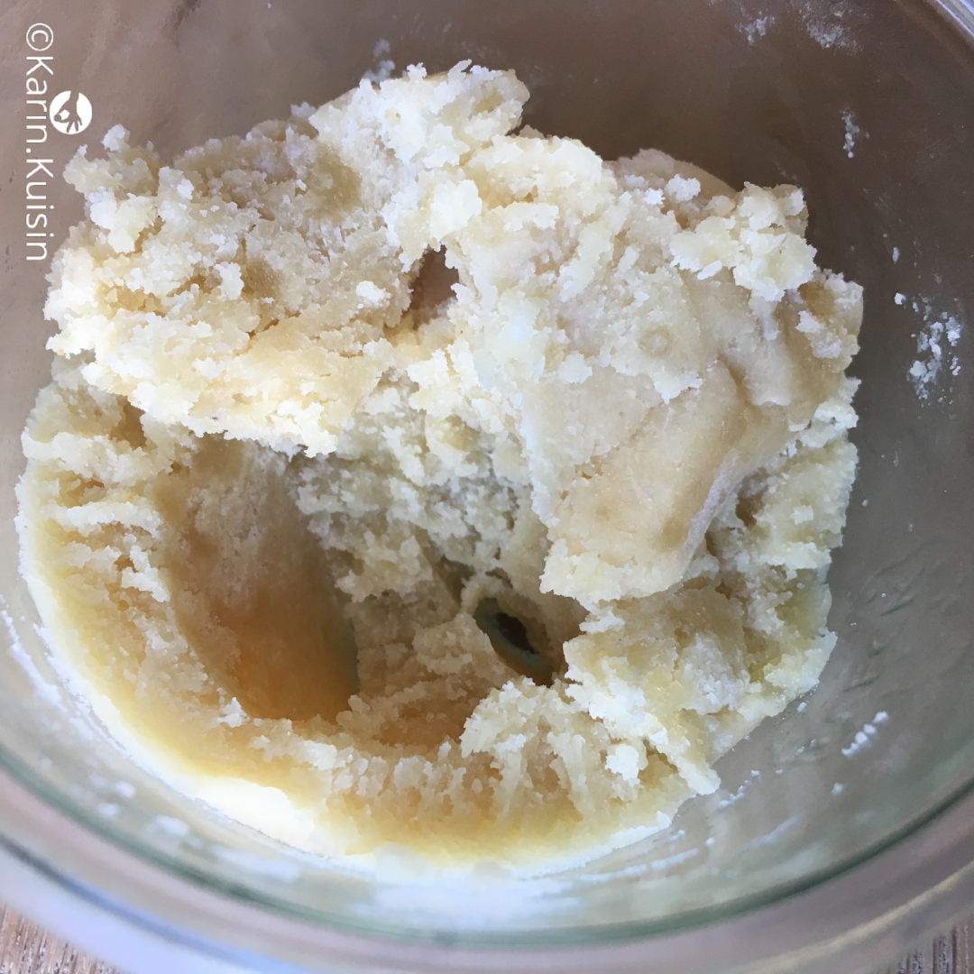 amande sucre glace blanc oeuf mélanger