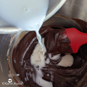 chocolat lait verser