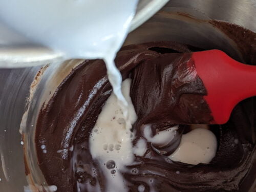 chocolat lait verser