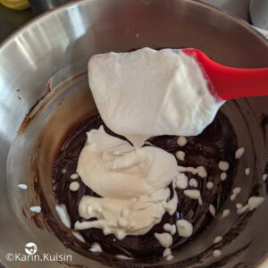 ganache chocolat crème montée verser