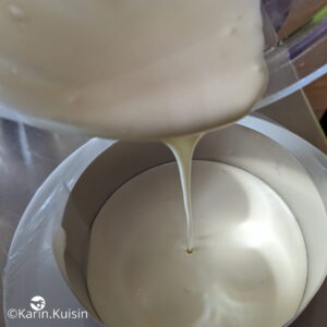 mousse chocolat blanc cercle verser