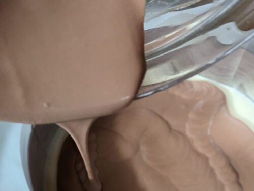 mousse chocolat lait cercle verser