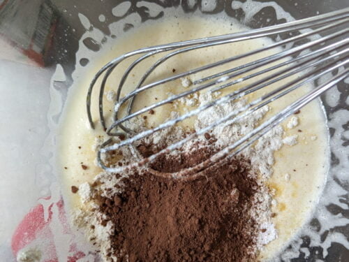 sucre oeuf farine cacao ajouter