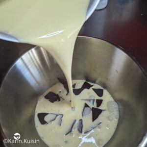 chocolat crème verser