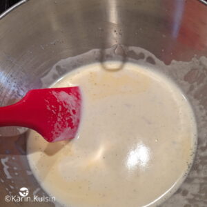 lait crème jaune oeuf vanillle sucre mélanger