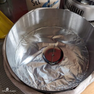 astuce moule chemisé aluminium clou cuisson chiffon mouiller