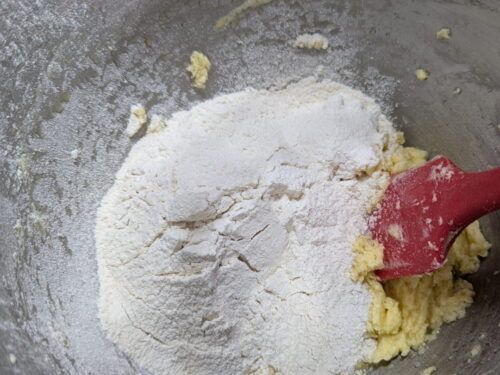 pâte gâteau basque farine tamiser