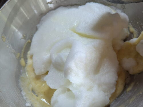 pâte cake blanc oeuf ajouter